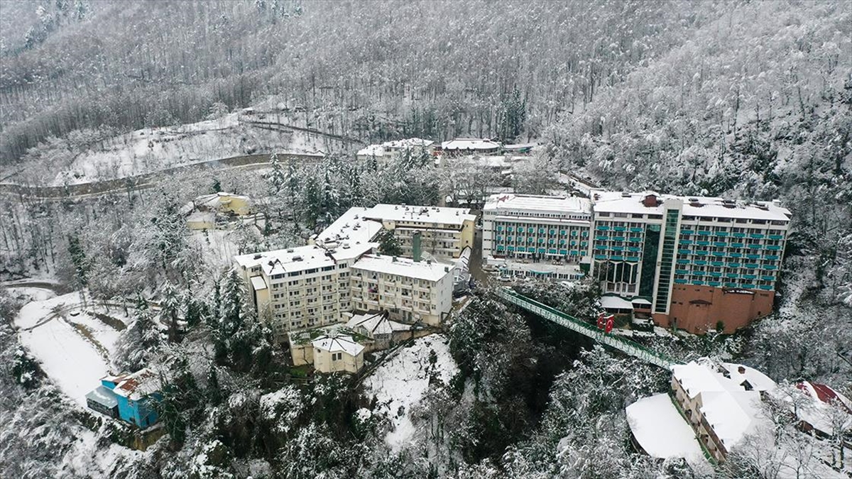 Marmara Bölgesi'nin güneyinde Bursa, Yalova ve Balıkesir'de dört mevsim ziyaretçilerini
