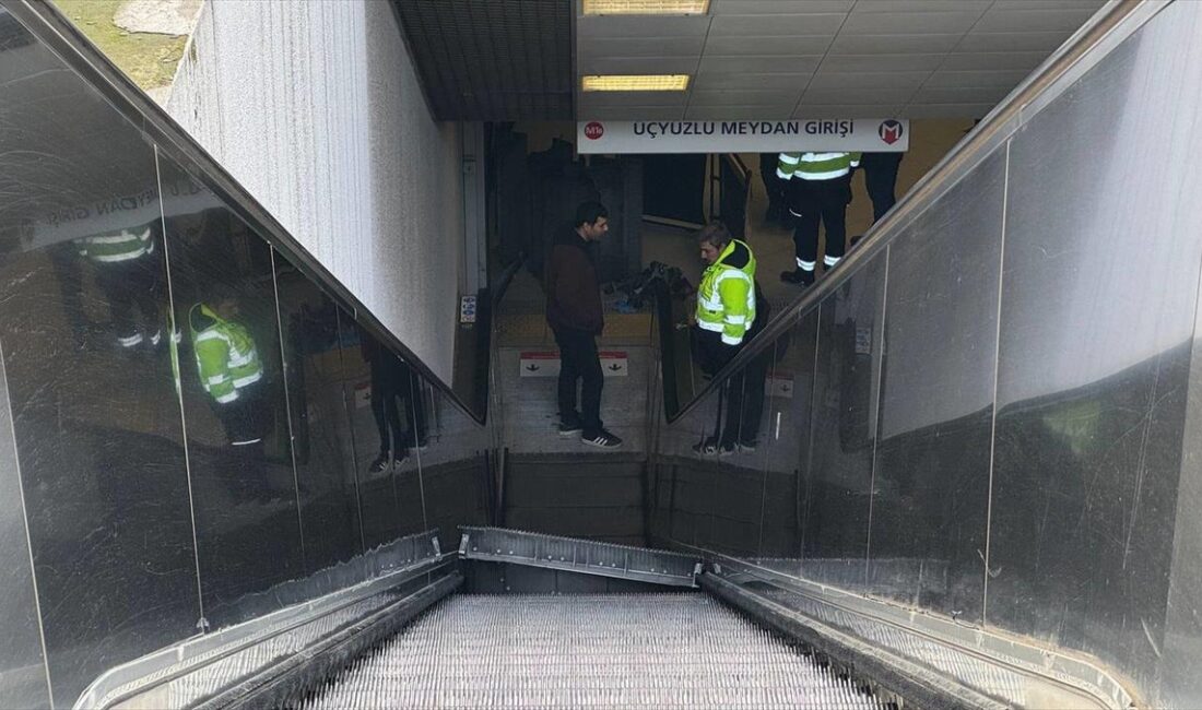 Güngören'de metro girişindeki yürüyen merdivenin basamaklarının yerinden çıkması nedeniyle bazı