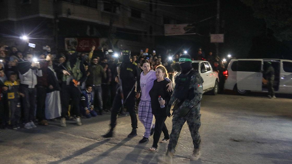 Katar’ın Hamas’ın esir takasına ilişkin müzakereleri askıya aldığını İsrail’e ilettiği