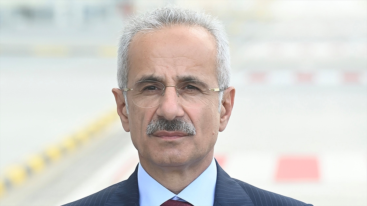 Ulaştırma ve Altyapı Bakanı Abdulkadir Uraloğlu, Kahramanmaraş merkezli depremlerden etkilenen