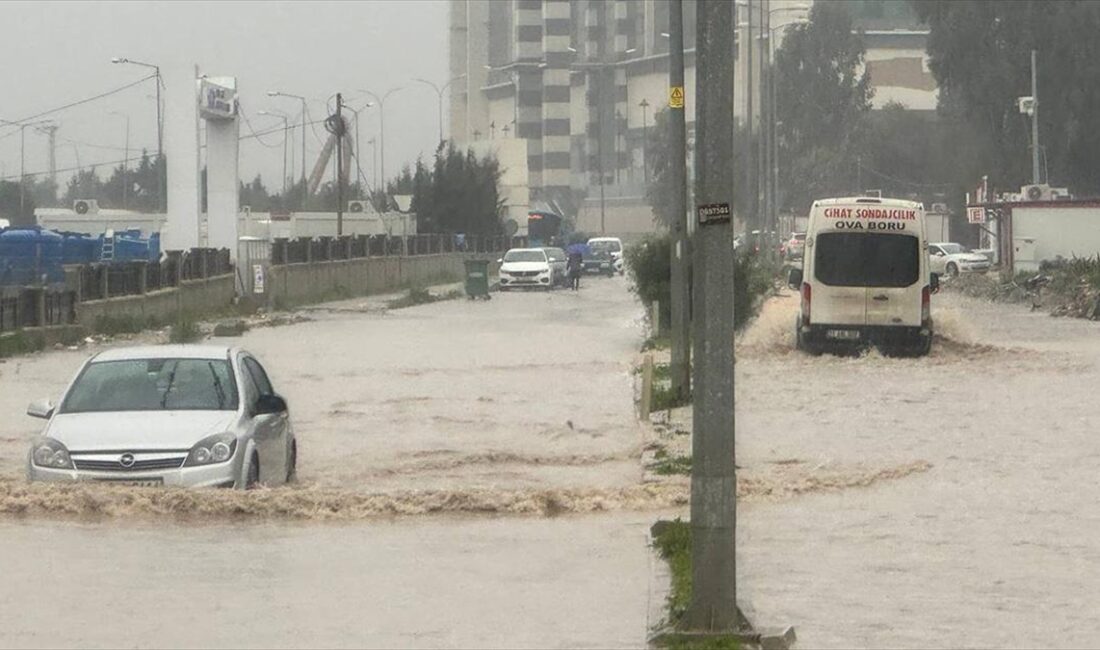 HATAY (AA) – Kent merkezinde gece saatlerinde başlayan ve aralıklarla