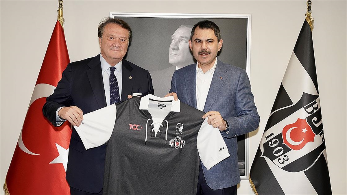 Beşiktaş Spor Kulübü yöneticileriyle bir araya gelen Kurum "Beşiktaş'ımız gibi