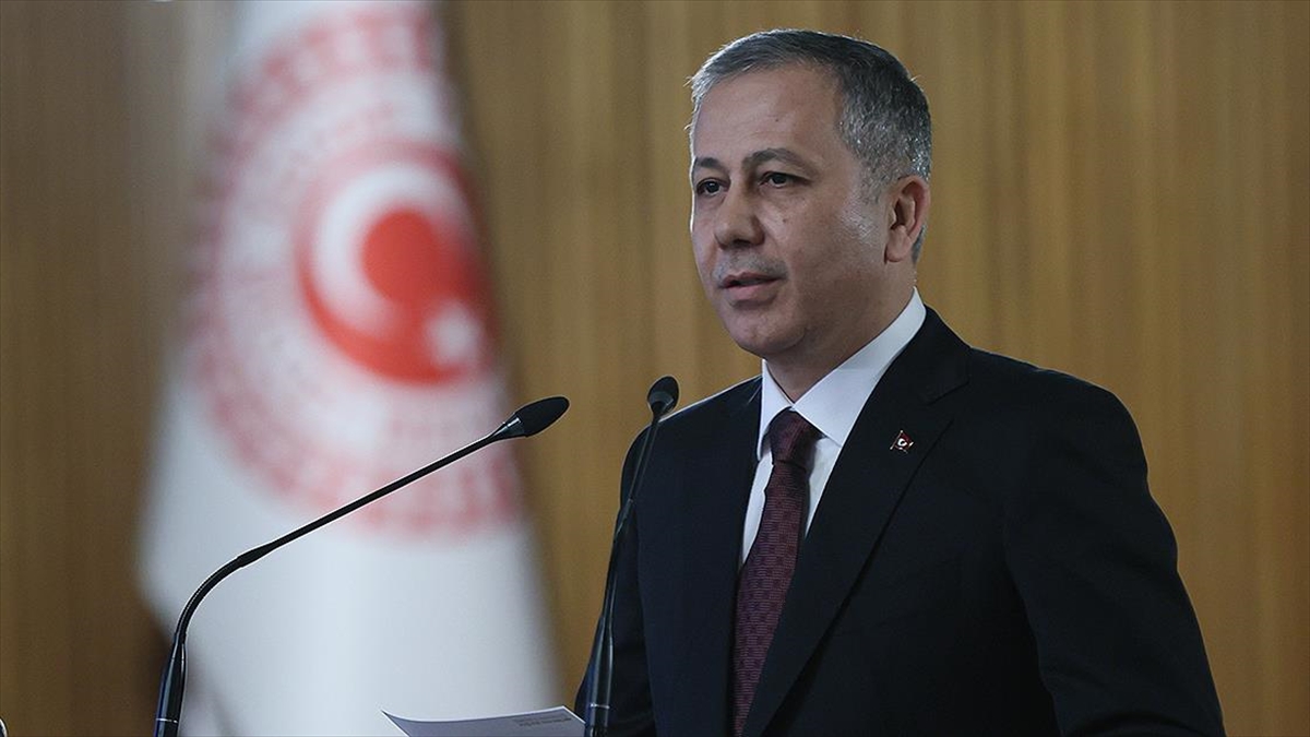İçişleri Bakanı Ali Yerlikaya, yarın beklenen aşırı yağışlar nedeniyle meydana