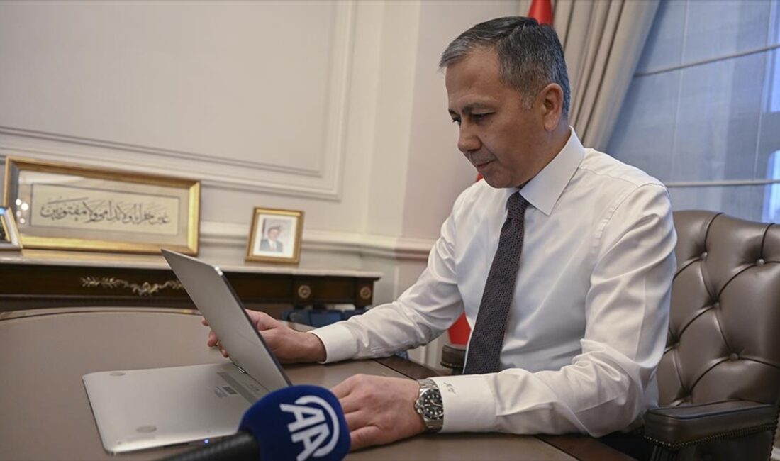 İçişleri Bakanı Ali Yerlikaya, Anadolu Ajansının (AA) "Yılın Kareleri" oylamasına