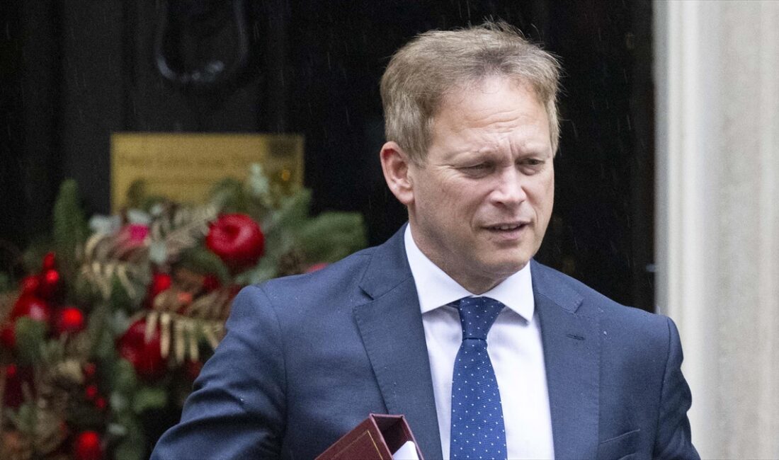 İngiltere Savunma Bakanı Grant Shapps, Kızıldeniz'deki gemilere yönelik saldırıları nedeniyle