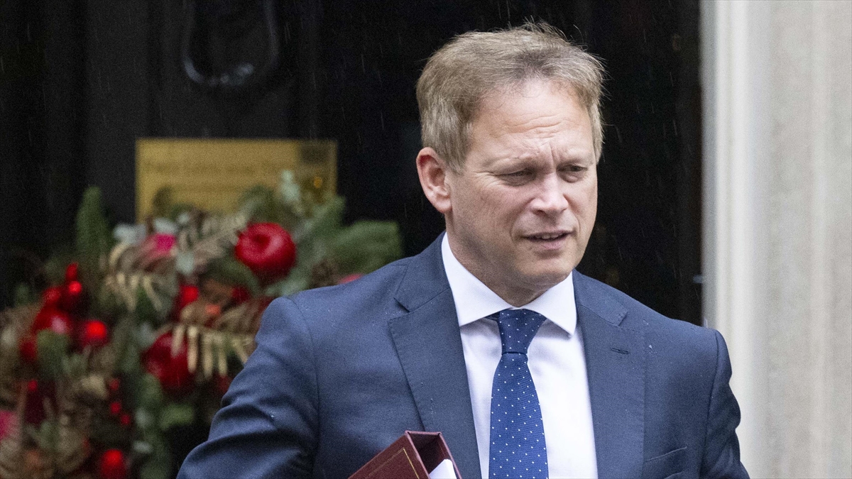 İngiltere Savunma Bakanı Grant Shapps, Kızıldeniz'deki gemilere yönelik saldırıları nedeniyle