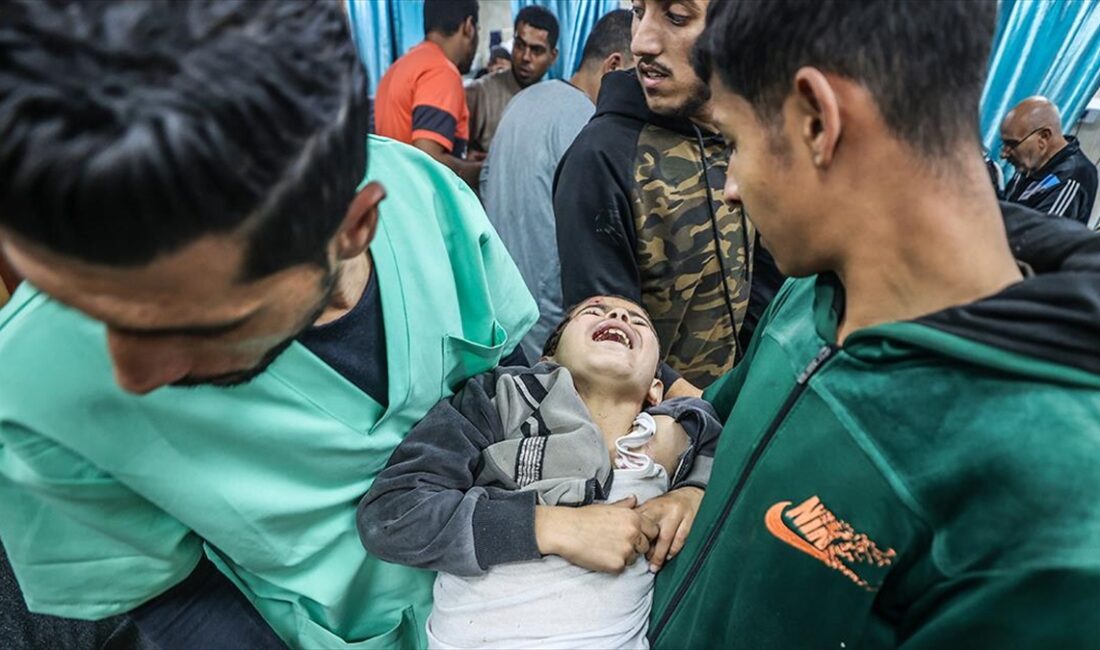 İsrail'in abluka altındaki Gazze Şeridi'ne havadan, karadan ve denizden düzenlediği