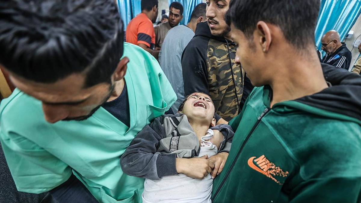 İsrail'in abluka altındaki Gazze Şeridi'ne havadan, karadan ve denizden düzenlediği