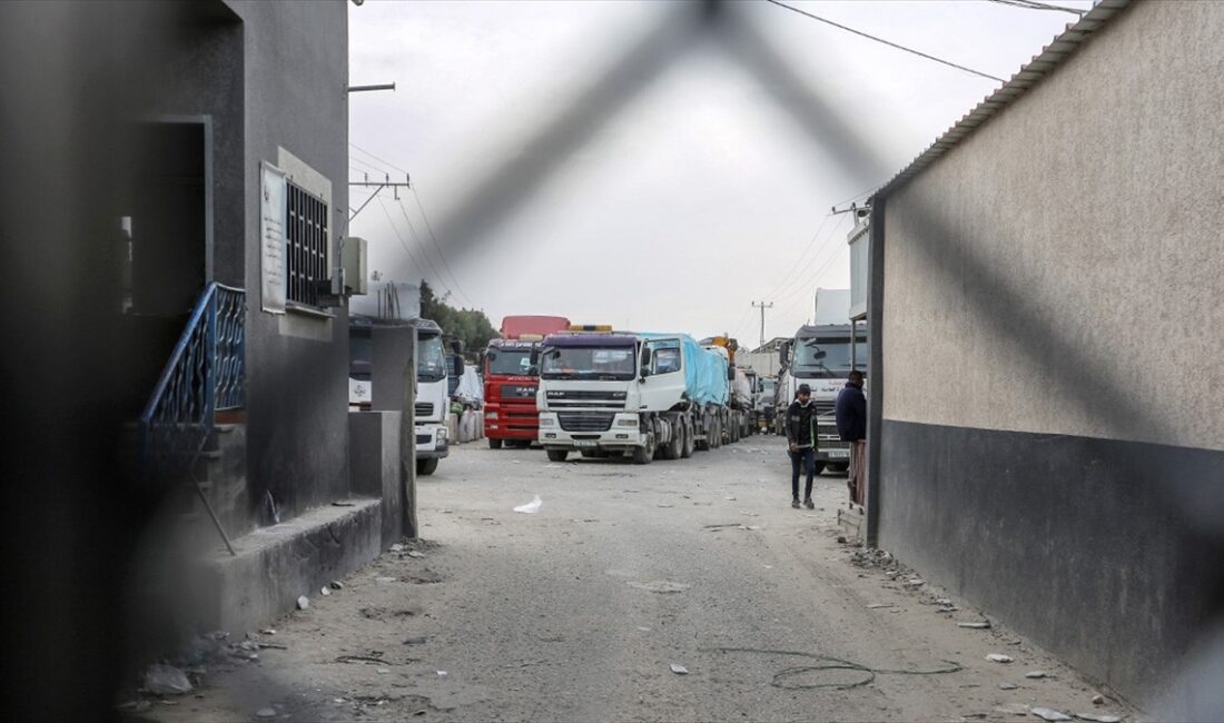 İsrailliler, insani yardım taşıyan araçların saldırılar nedeniyle kıtlıkla karşı karşıya