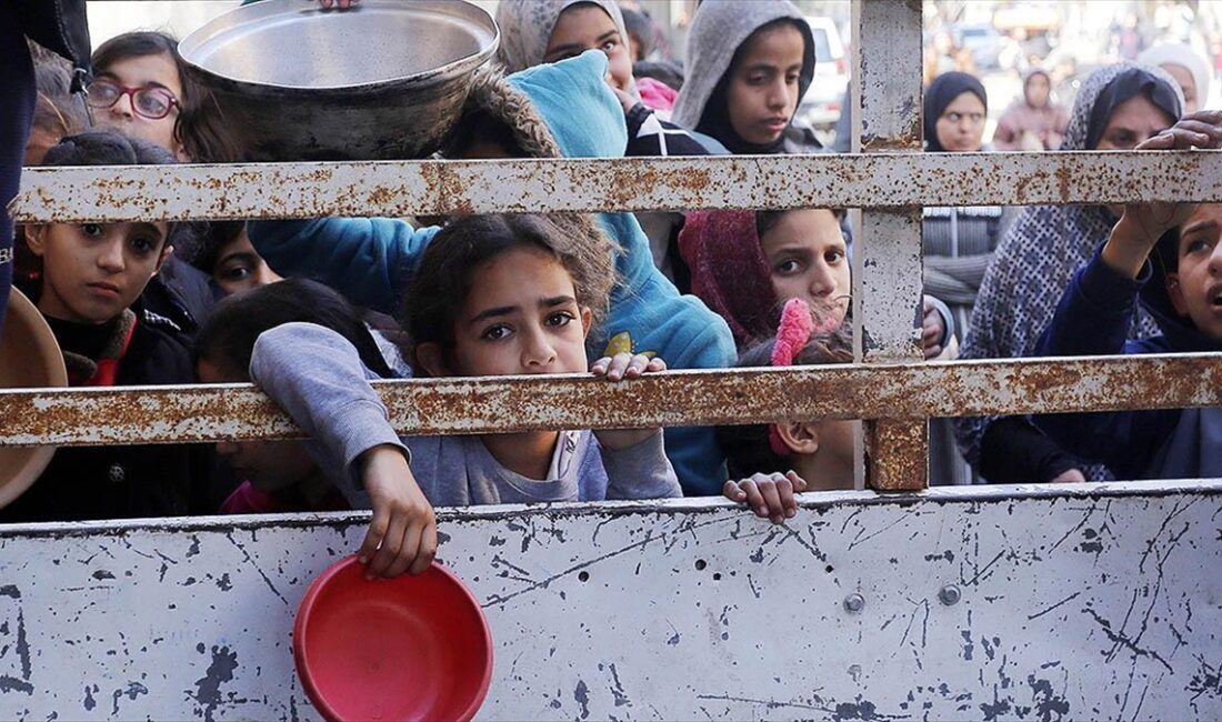 İsrailliler, kıtlığa sürüklenen Gazze'ye yardımları engellemek için gösterilerine devam ediyor İsrailliler, Tel Aviv yönetiminin kıtlığa sürüklediği Gazze Şeridi'ne insani yardım