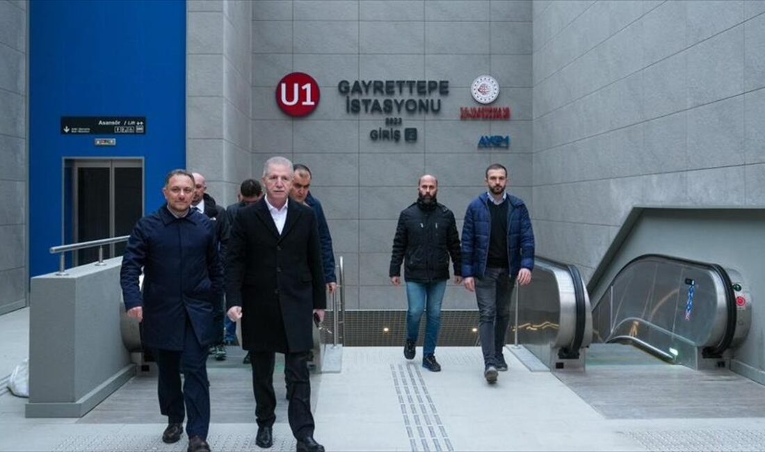 İstanbul Valisi Davut Gül, Gayrettepe-İstanbul Havalimanı Metro Hattı'nda inceleme yaptı.