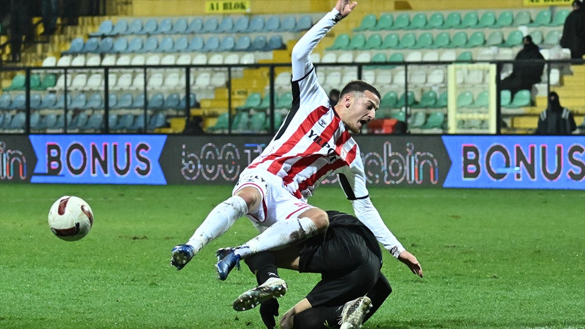 Trendyol Süper Lig'in 23. haftasında İstanbulspor ile Yılport Samsunspor 1-1