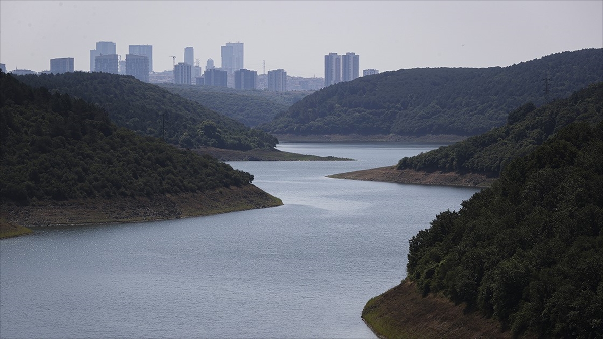 İstanbul'a su sağlayan barajlardaki doluluk oranı yüzde 52,37 olarak ölçüldü.