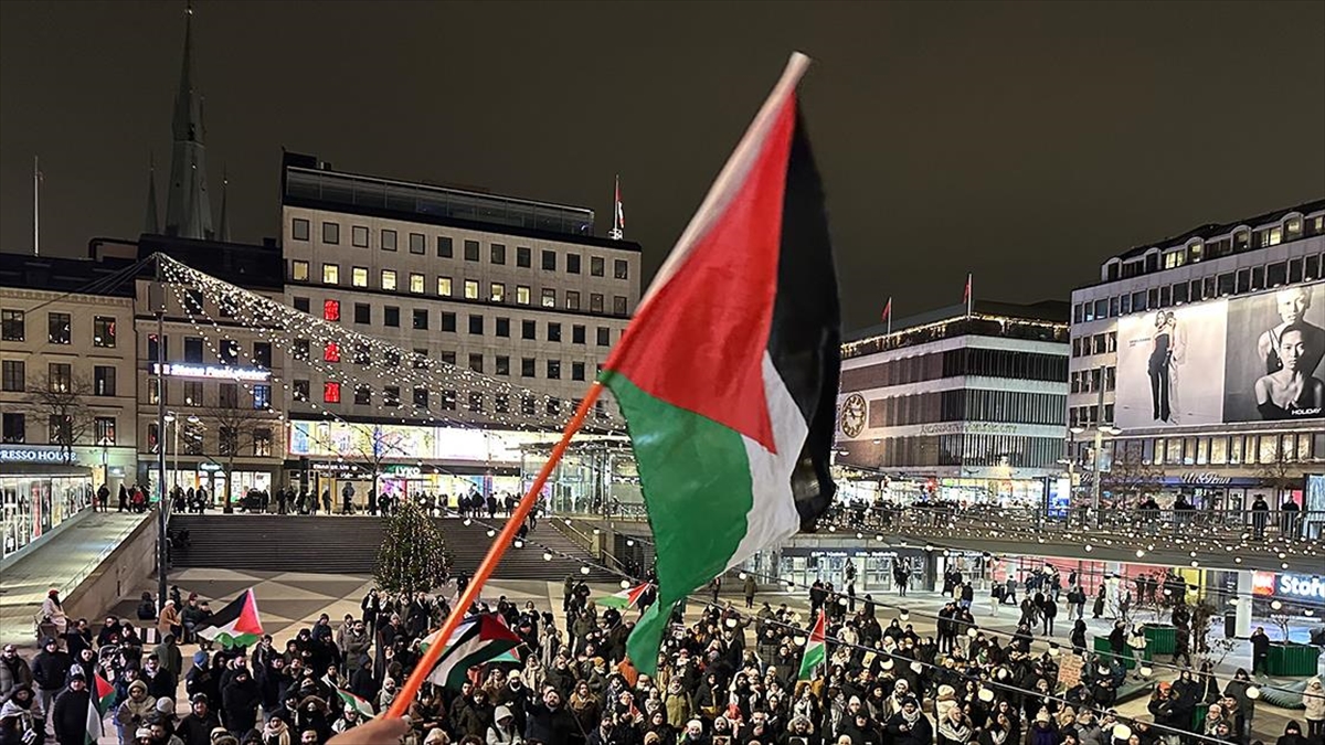 İsveç'in başkenti Stockholm'de Gazze halkıyla dayanışma için yılbaşı kutlamasını iptal