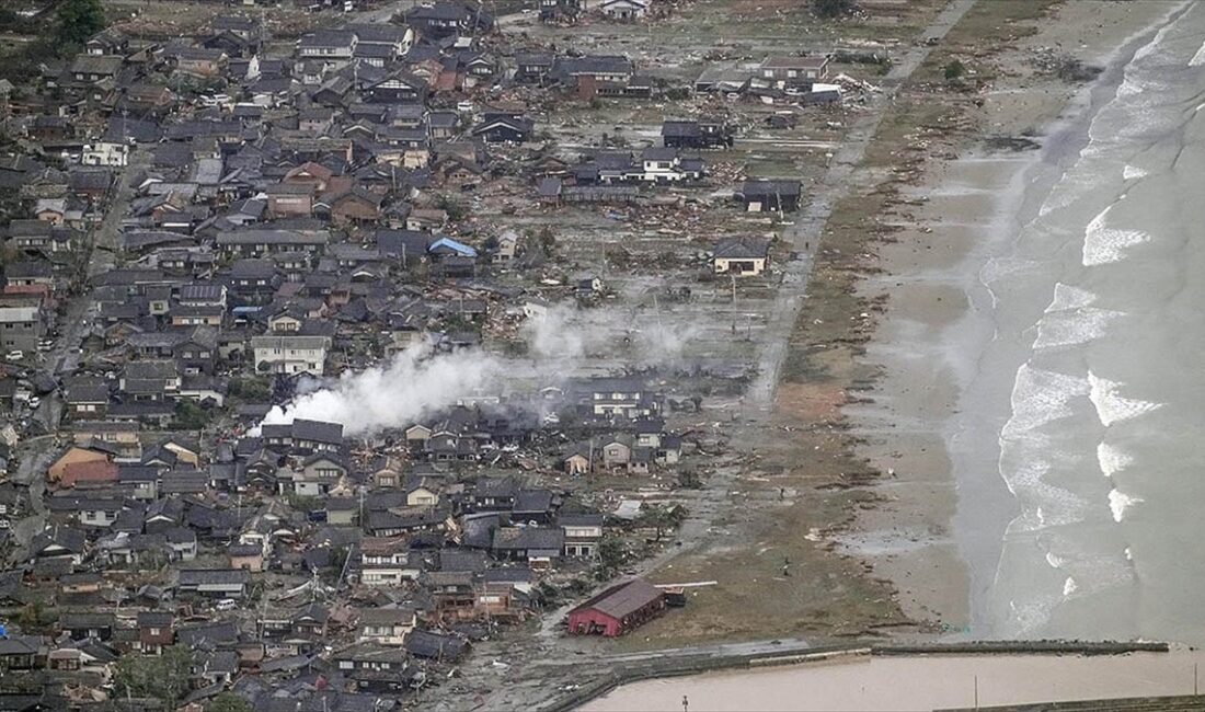 Japonya'da, batıdaki depremler sonrası oluşan tsunaminin bölge geneli 1,9 kilometrekarelik