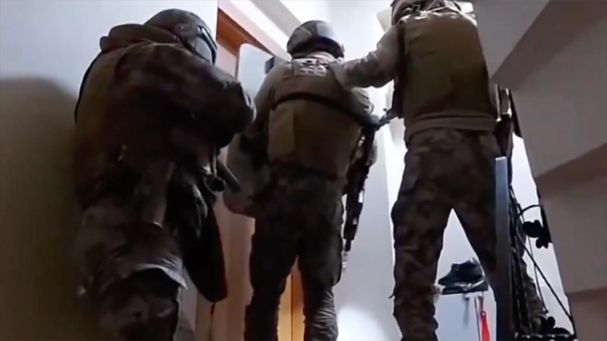 İçişleri Bakanı Ali Yerlikaya, İstanbul merkezli 7 ilde eş zamanlı