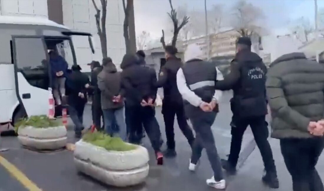 İçişleri Bakanı Ali Yerlikaya, "İnsan kaçakçılığı yaparak, ülkemizi düzensiz göçün