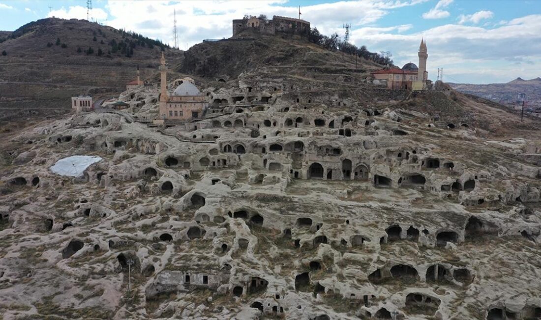 Türkiye'nin önemli turizm merkezlerinden Kapadokya'daki yer altı şehirlerini geçen yıl