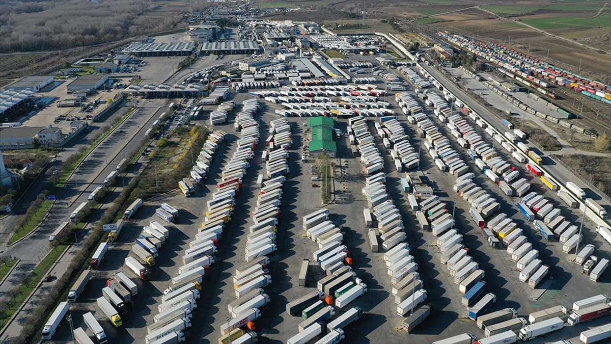 Türkiye'nin Avrupa'ya açılan en büyük gümrük kapısı Kapıkule'den 2023'te 1