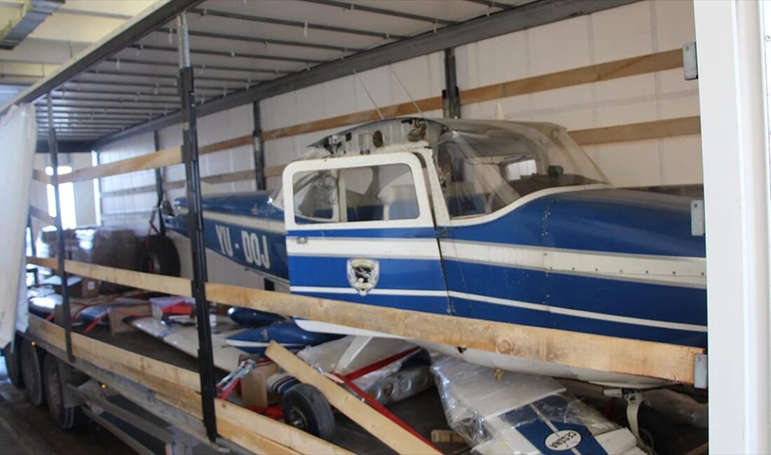 Kapıkule Sınır Kapısı'nda bir tırda yapılan aramada "Cessna" tipi uçak