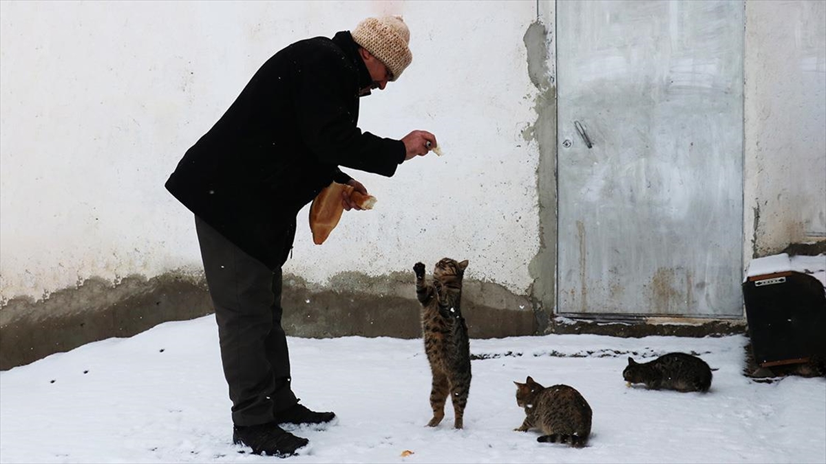 Erzurum’da fırıncılık yapan ve kırsal mahallelere her gün ekmek götüren
