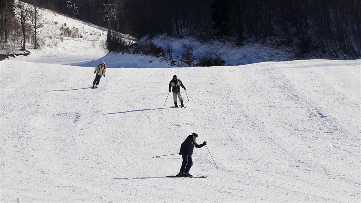 Türkiye'nin gözde kış turizm merkezlerinden Kocaeli'deki Kartepe ile Bolu'daki Kartalkaya