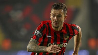 Kasımpaşa, Gaziantep FK'dan ayrılan futbolcu Oğulcan Çağlayan'ı kadrosuna dahil etti.