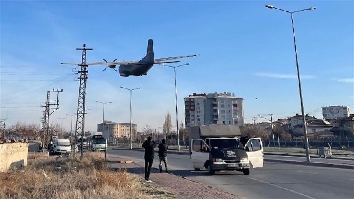 Milli Savunma Bakanlığı, Kayseri'de eğitim için kalkan C-160 uçağının teknik