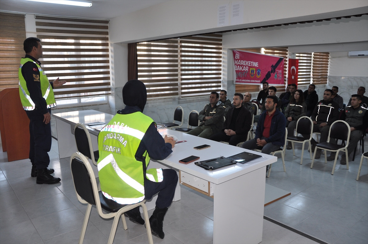 Kemer'de jandarma, orman ekibine trafik eğitimi verdi