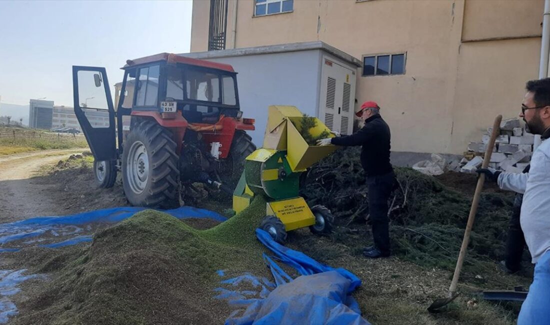 Tavşanlı Meslek Yüksekokulu yerleşkesinde kurulan ünitede, bahçe atıklarının geri dönüşümüyle