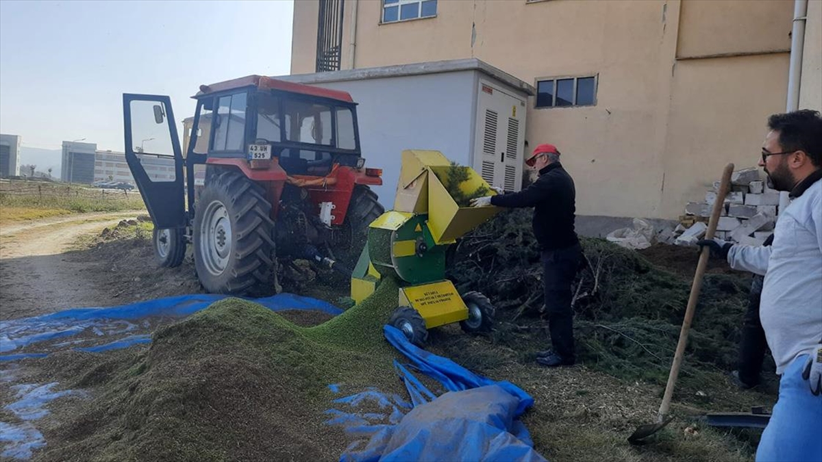 Tavşanlı Meslek Yüksekokulu yerleşkesinde kurulan ünitede, bahçe atıklarının geri dönüşümüyle
