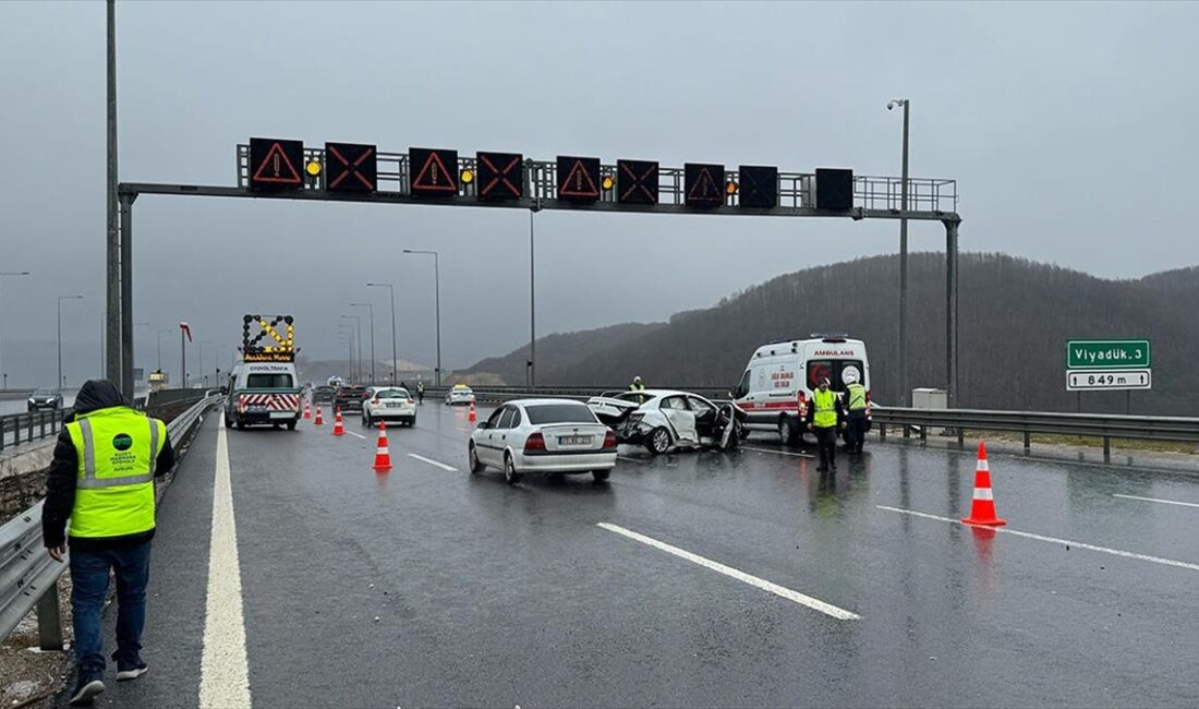 Kuzey Marmara Otoyolu'nun Körfez kesiminde 3 otomobilin karıştığı kazada ikisi
