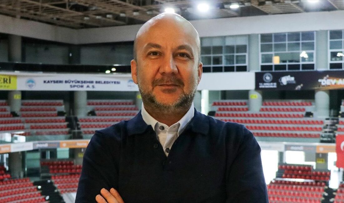 Başantrenör Emre Özsarı, "Ekibime ve takımıma güveniyorum. Lig bittiğinde hedeflediğimiz