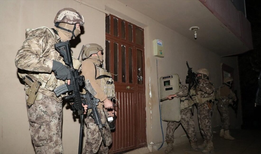 MERSİN (AA) – İl Emniyet Müdürlüğü Terörle Mücadele Şubesi ekipleri,