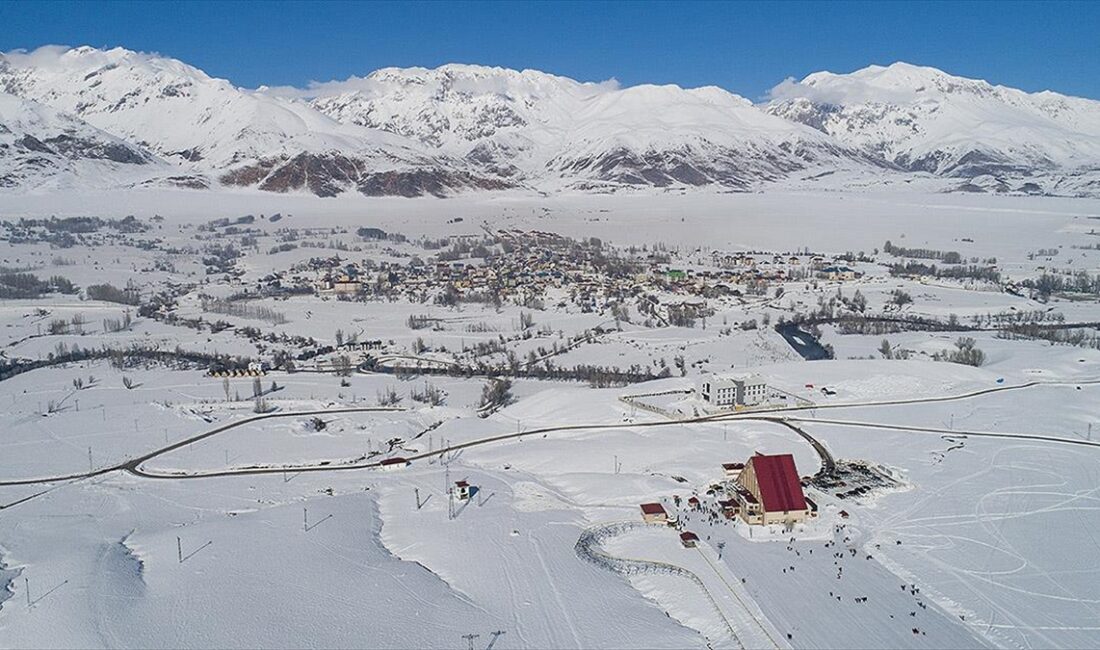 Tunceli'nin Ovacık ilçesinde bulunan kayak merkezi, kristal kara sahip pistleri