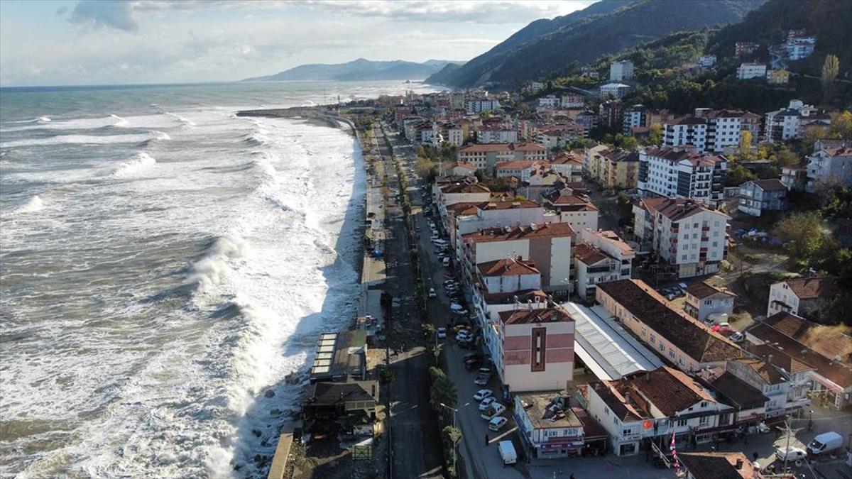 Karadeniz, Marmara ve Ege Denizi için fırtına uyarısında bulunuldu.
