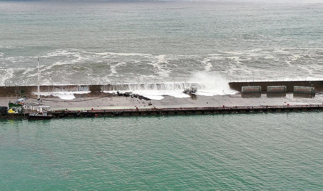 atı Karadeniz, Marmara ve Kuzey Ege'de denizlerde fırtına bekleniyor.