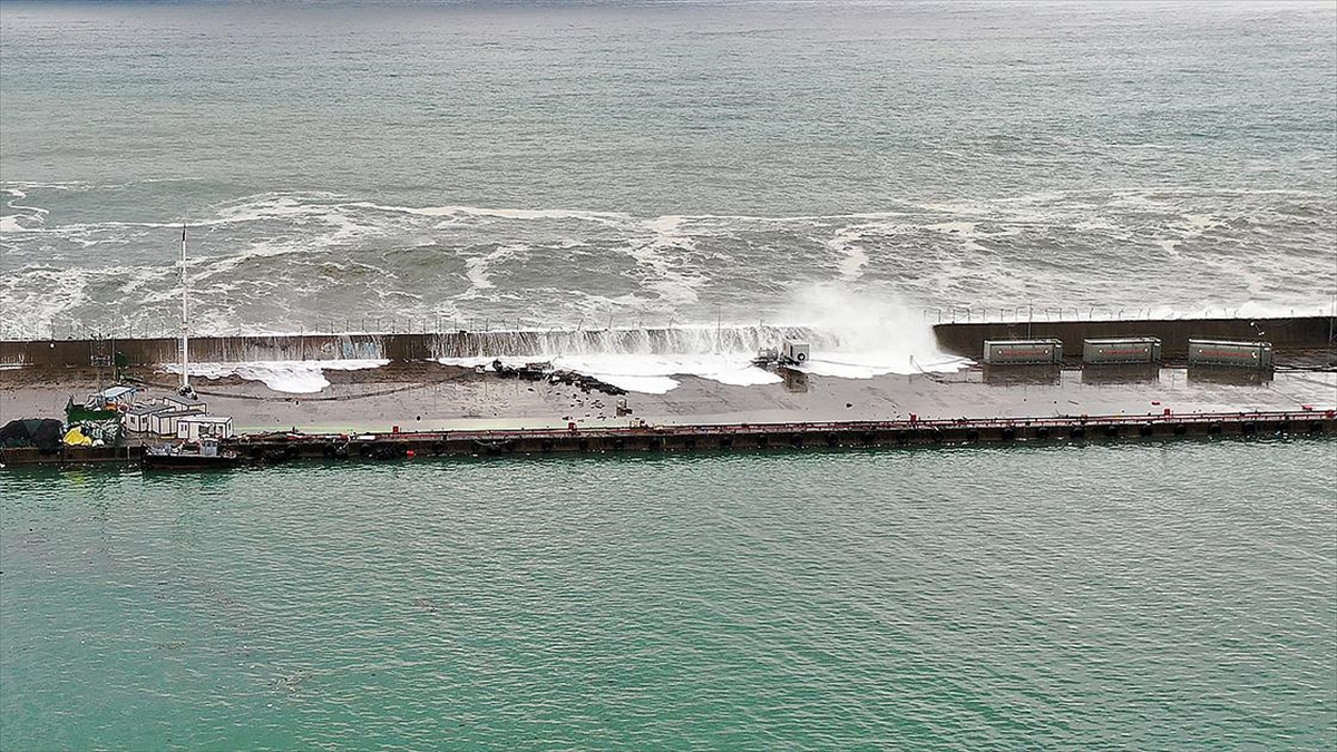 atı Karadeniz, Marmara ve Kuzey Ege'de denizlerde fırtına bekleniyor.