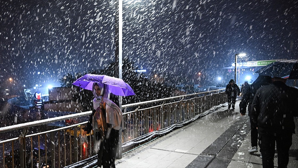 İstanbul'da akşam saatlerinden itibaren kar yağışı bekleniyor.