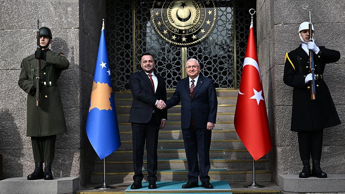 ANKARA (AA) – Bakan Güler, Kosovalı mevkidaşı Maqedonci’yi Milli Savunma
