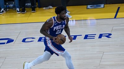 Joel Embiid, Philadelphia 76ers'ın San Antonio Spurs'u 133-123 mağlup ettiği