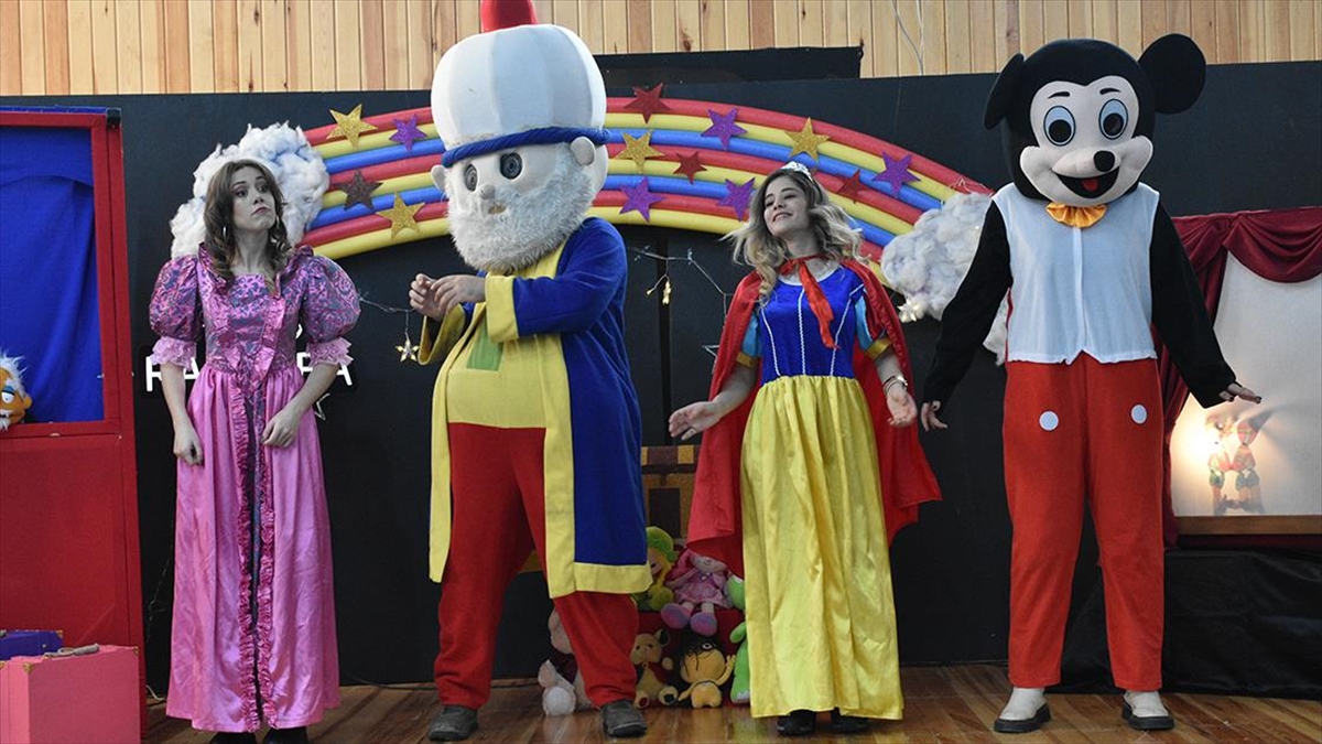 Erzurum'da öğretmen, sağlıkçı ve üniversite öğrencilerinden oluşan 15 kişilik gönüllü