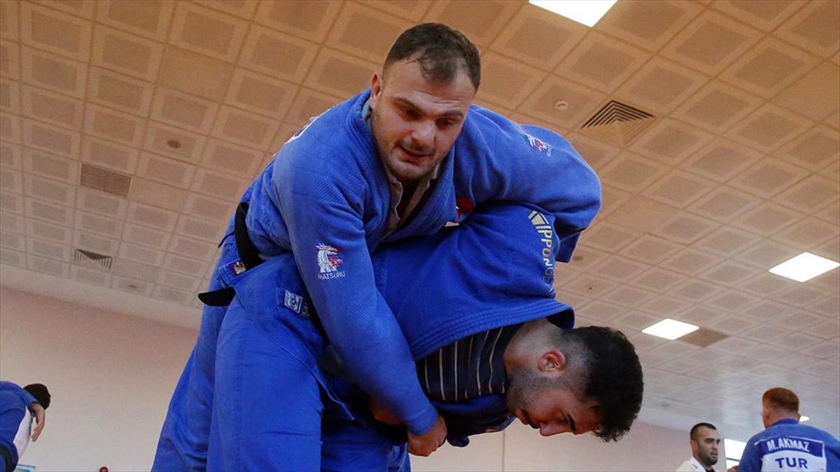 Olimpiyat, dünya ve Avrupa şampiyonalarında 11 altın madalya kazanan 30