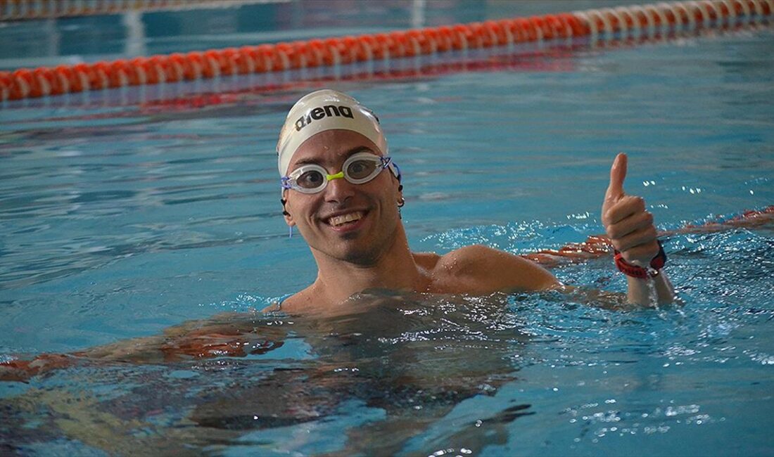 Yalova'da yüzme sporuna devam eden 25 yaşındaki zihinsel engelli Varol