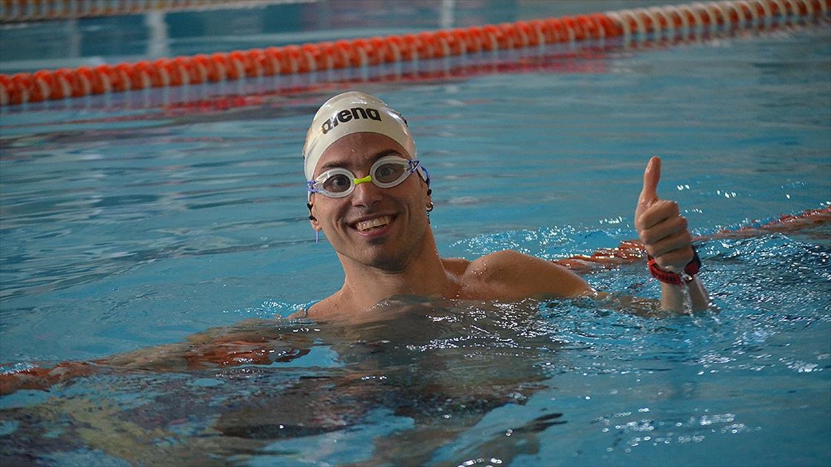 Yalova'da yüzme sporuna devam eden 25 yaşındaki zihinsel engelli Varol