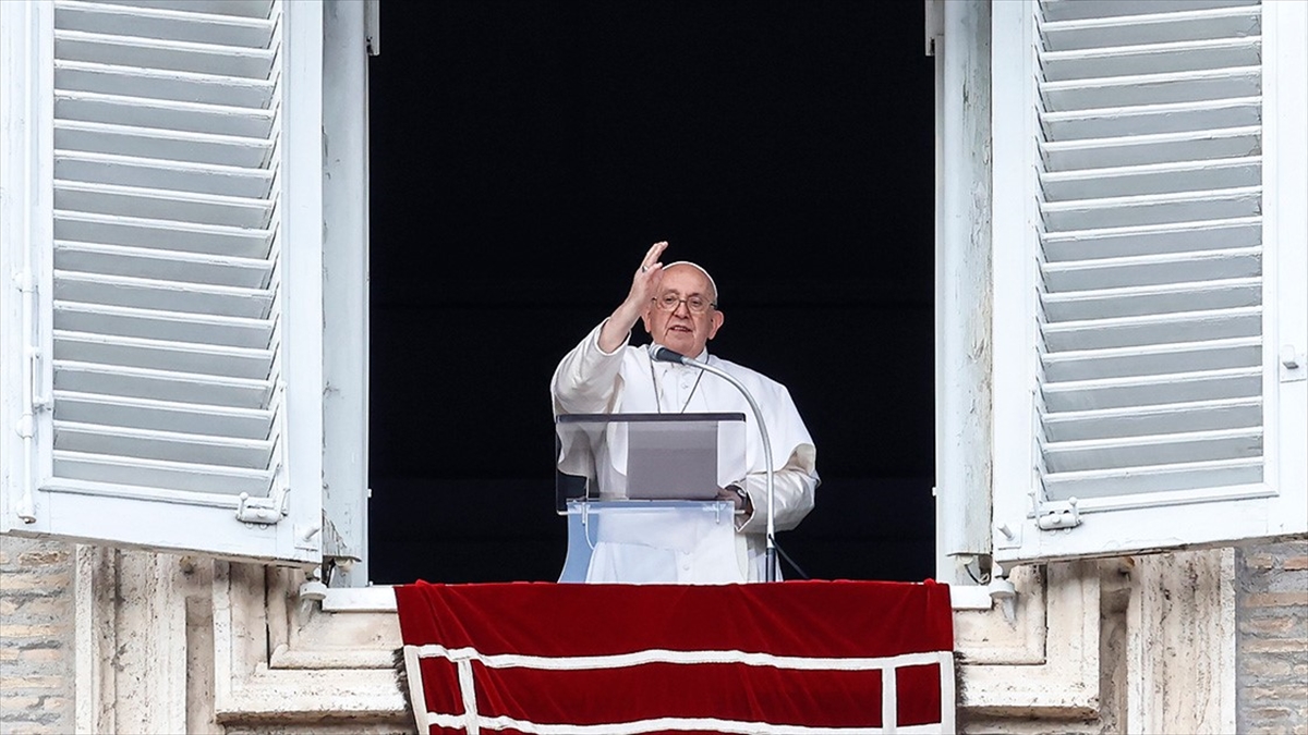 Katoliklerin ruhani lideri ve Vatikan Devlet Başkanı Papa Franciscus, savaşın