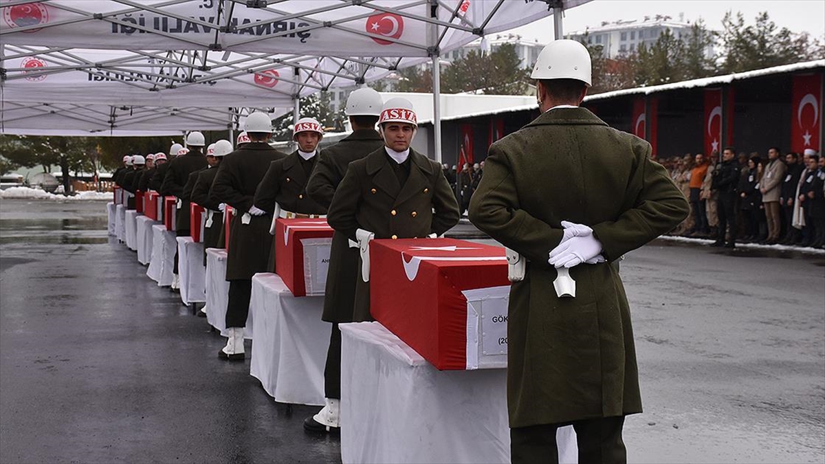 Irak'ın kuzeyindeki Pençe-Kilit Harekatı bölgesindeki üs bölgesine sızmaya çalışan teröristlerle