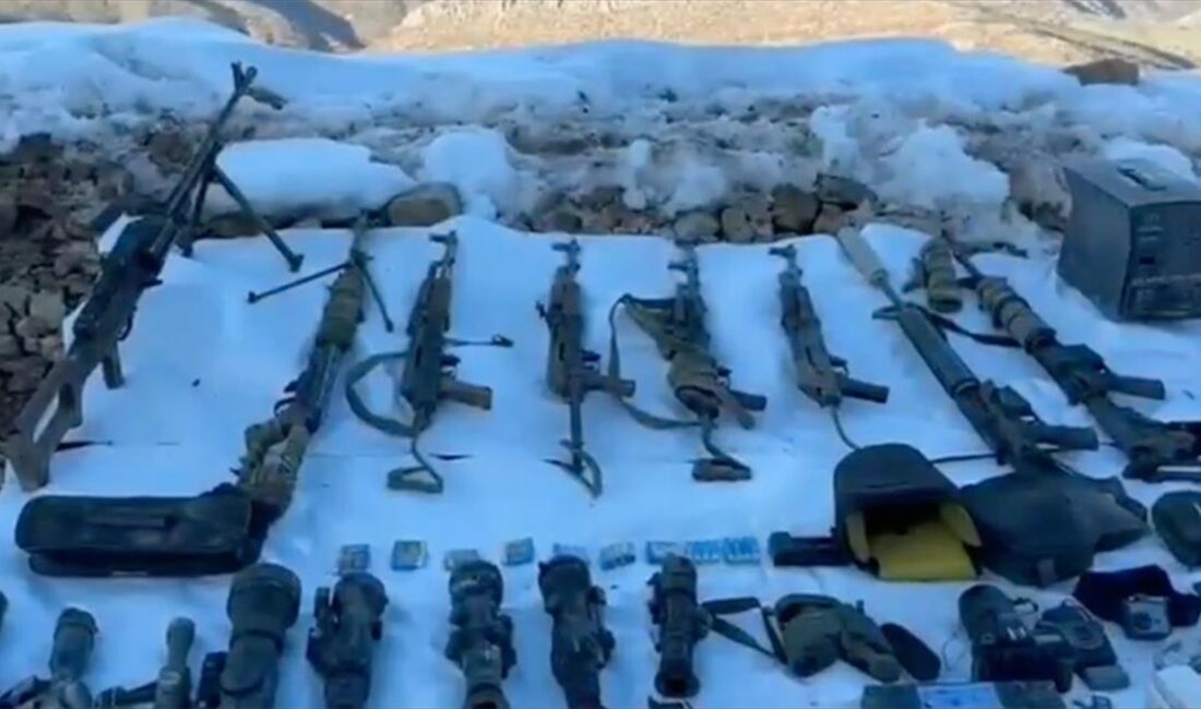 Milli Savunma Bakanlığı (MSB), Pençe-Kilit Operasyonu bölgesinde teröristlerin kullandığı mağarada,