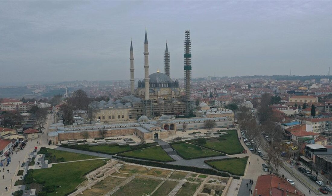 Restorasyon çalışmalarının sürdüğü Selimiye Camisi, geçen yıl yurt içi ve