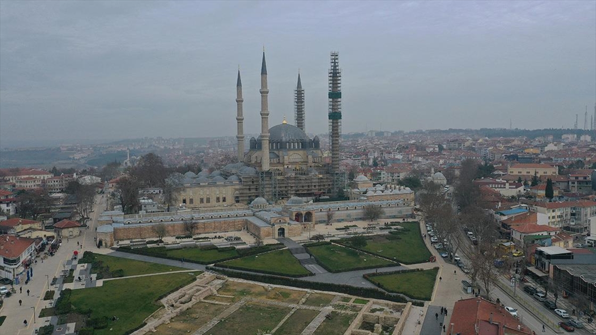 Restorasyon çalışmalarının sürdüğü Selimiye Camisi, geçen yıl yurt içi ve